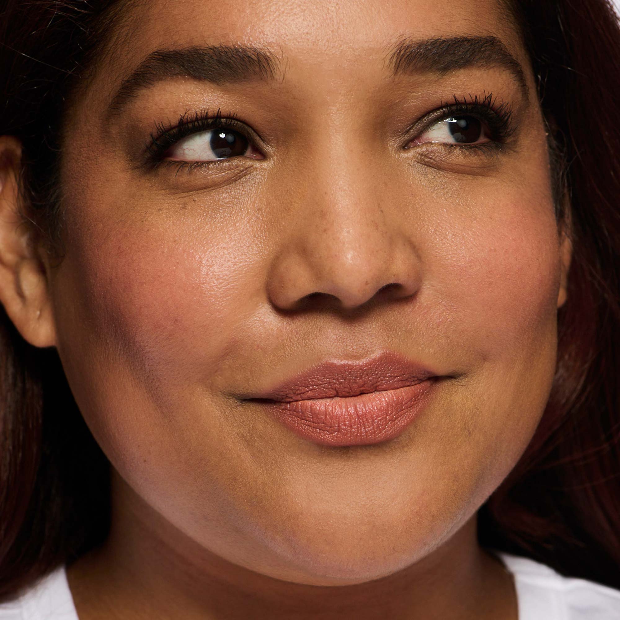 tan skin model wearing peach 02 lipstick shade