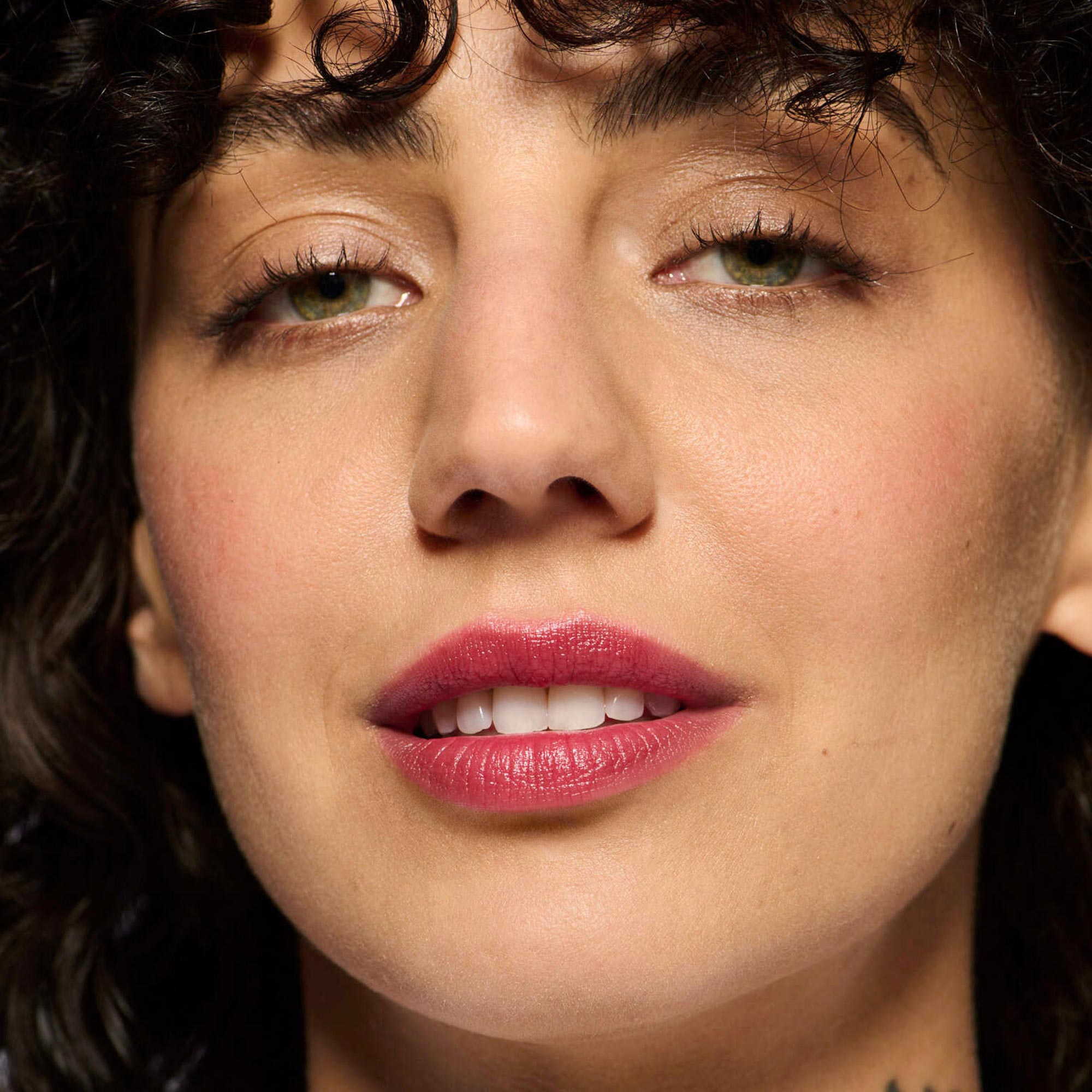 almond skin model wearing plum 02 lipstick shade