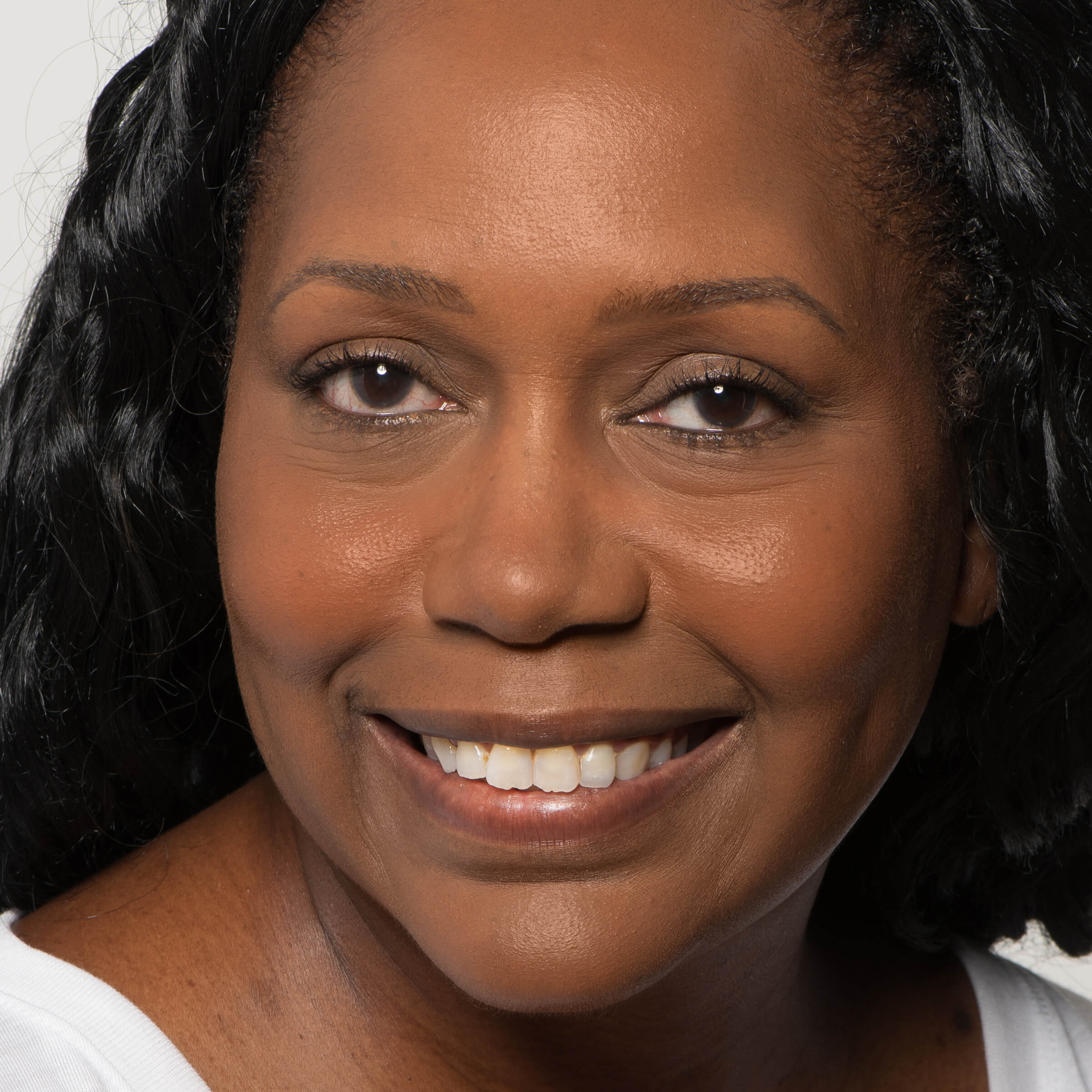 No Makeup Makeup – close-up of woman wearing foundation shade mocha, natural minimal makeup