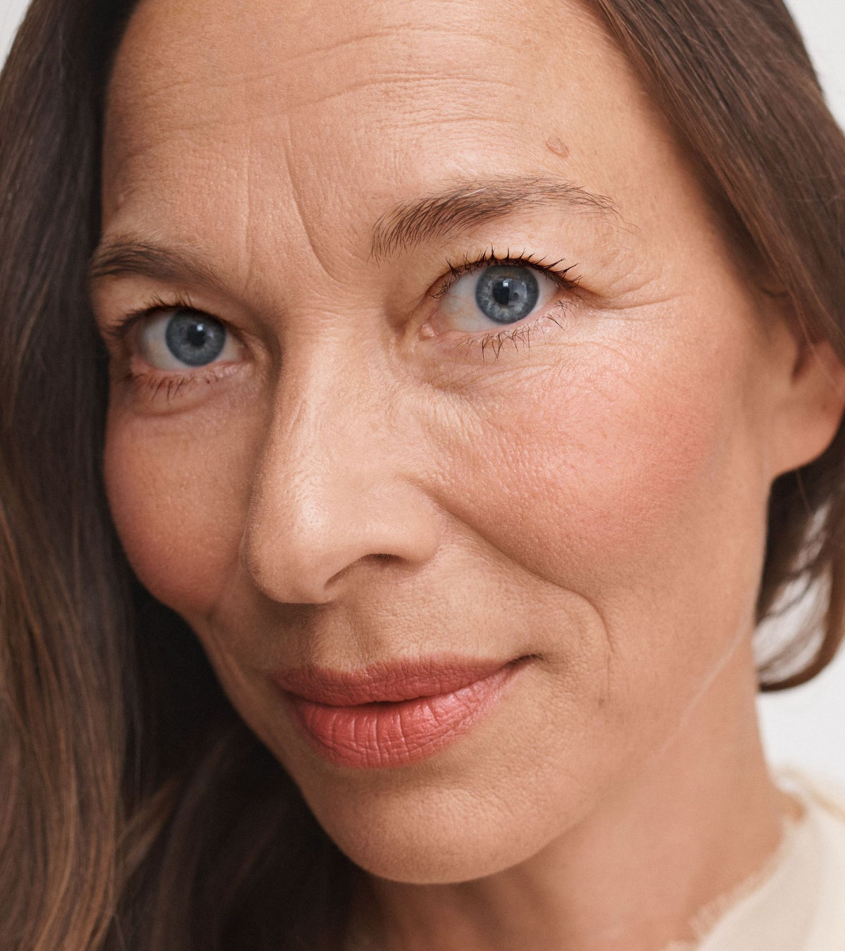 Isabel Mature woman wearing No Makeup Makeup Perfect Swipe Mascara in black
